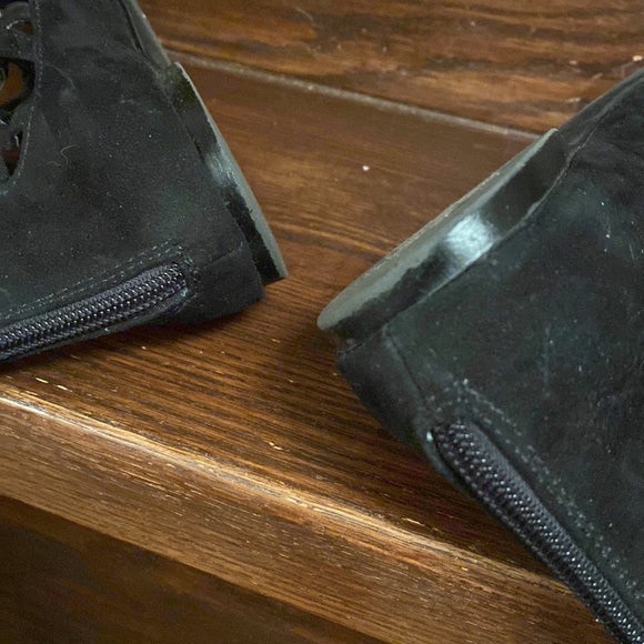 Flats suede look shoes with cut pits and lace up - Picture 4 of 5